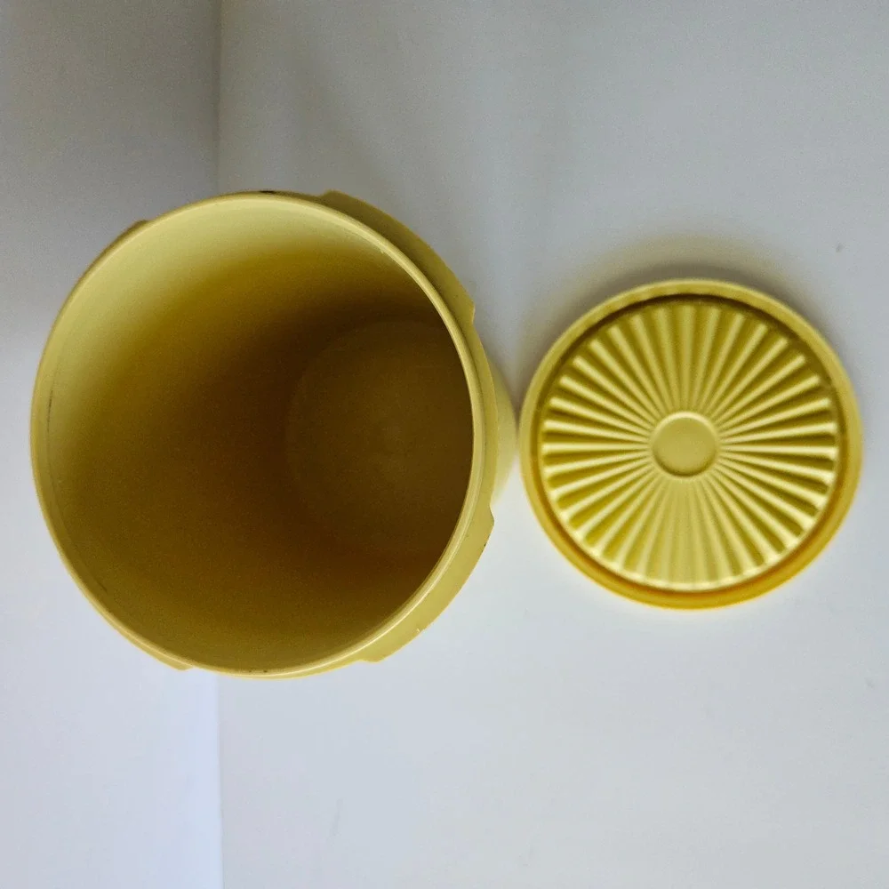 Vtg Tupperware Servalier Harvest Gold Sunburst Canister With Lid 6.5in